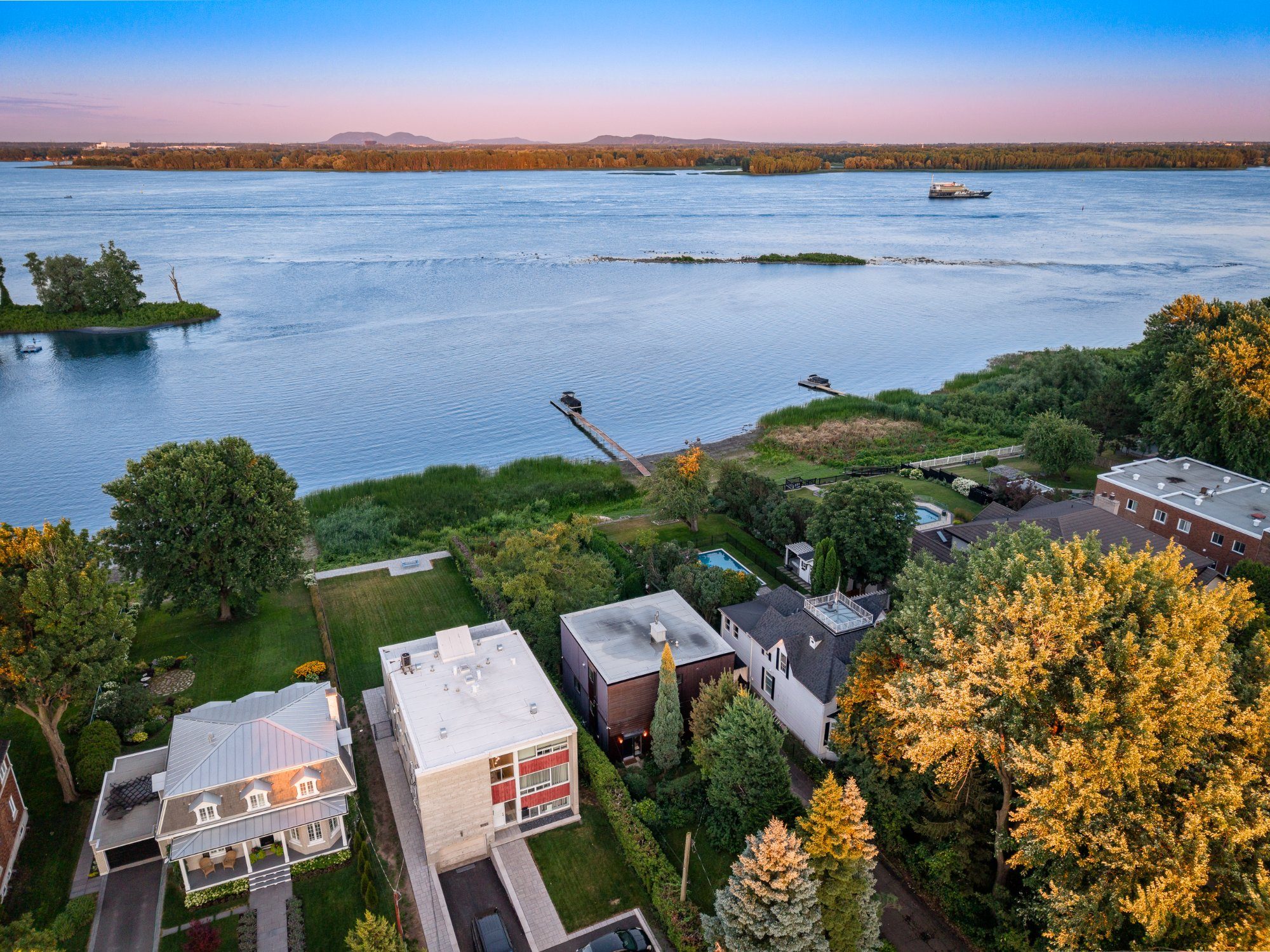 Panorama du fleuve Saint-Laurent depuis la propriété